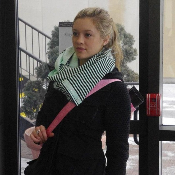 Lululemon Vinyasa Scarf Rulu
Classic Stripe Mint Moment Black - Picture 2 of 10